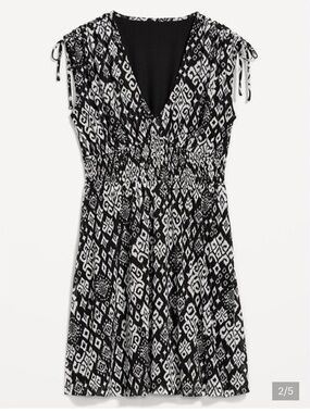 ❤️‍🔥BOGO FREE NWOT Old Navy Black White Tie-Shoulder Waist-Defined Dress Medium